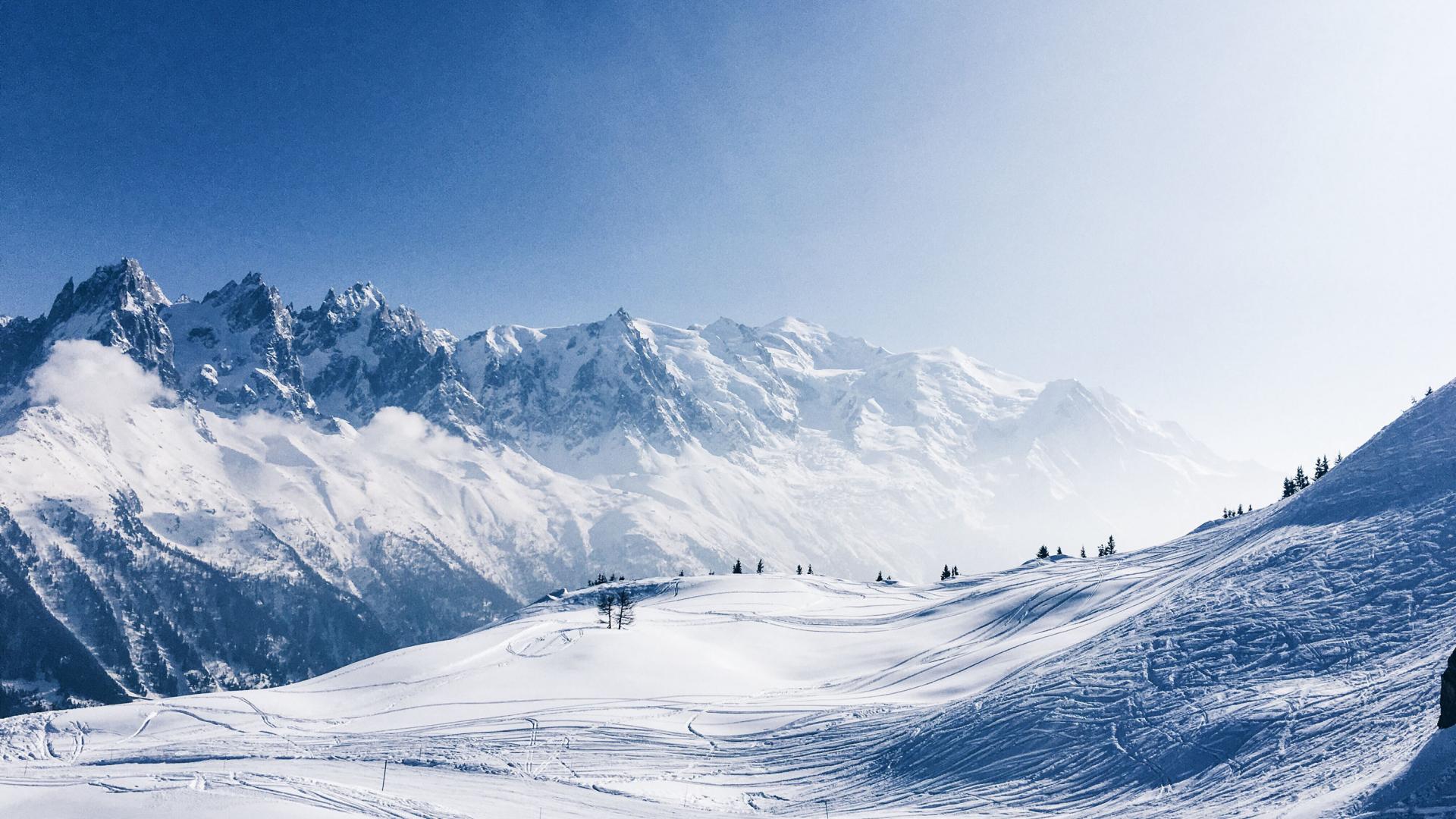 le massif du mont-blanc depuis les pistes du Brévent